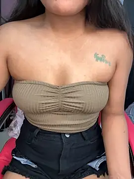 Snapshot of LeisyXO chatting on November 2025 05:36:02 PM LeisyXO online show from November 2025 05:36:02 PM