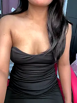 Snapshot of LeisyXO chatting on November 2025 06:17:01 PM LeisyXO online show from November 2025 06:17:01 PM