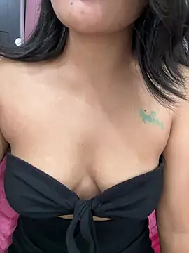 LeisyXO online show from March 2026 07:30:01 PM