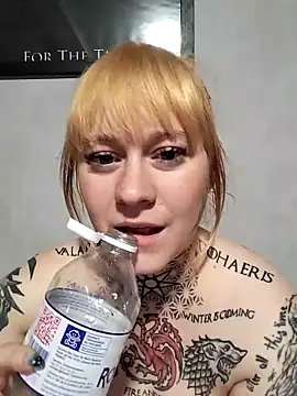 Snapshot of poussichienne chatting on April 2026 03:26:02 PM poussichienne online show from April 2026 03:26:02 PM