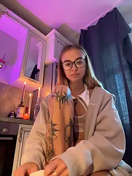 Snapshot of enjoy_my_beauty chatting on October 2025 06:00:01 AM enjoy my beauty online show from October 2025 06:00:01 AM