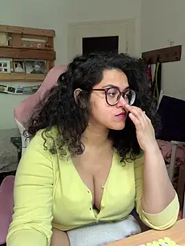 Curvydesifromgermany online show from May 2026 01:16:01 PM
