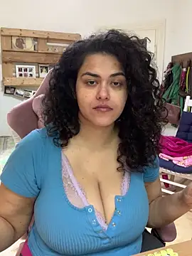 Curvydesifromgermany online show from May 2026 02:01:02 PM