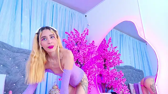 AuraRoss online show from December 2024 07:11:01 PM