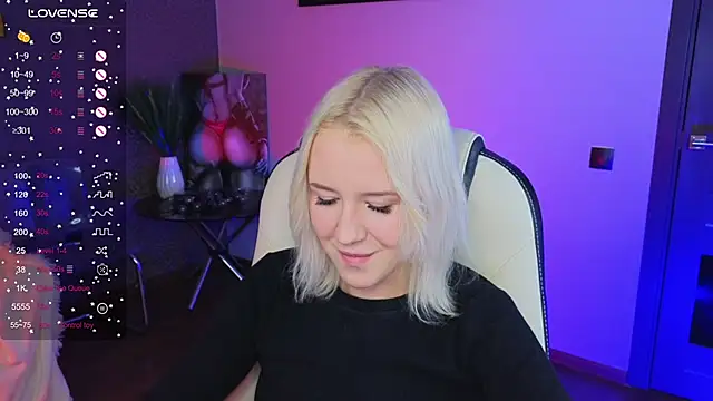 Snapshot of Selenatrend chatting on October 2025 06:30:02 AM Selenatrend online show from October 2025 06:30:02 AM