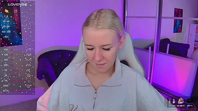 Snapshot of Selenatrend chatting on October 2025 07:15:01 AM Selenatrend online show from October 2025 07:15:01 AM