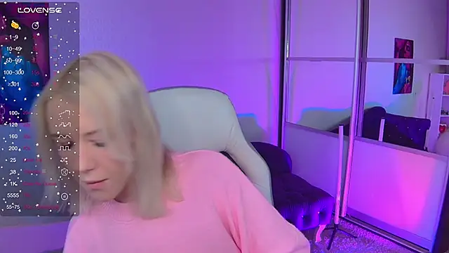 Snapshot of Selenatrend chatting on October 2025 08:33:01 AM Selenatrend online show from October 2025 08:33:01 AM