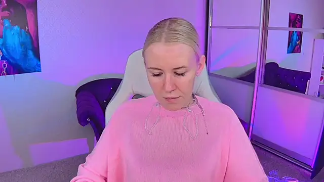 Snapshot of Selenatrend chatting on October 2025 12:15:02 PM Selenatrend online show from October 2025 12:15:02 PM