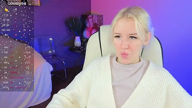 Snapshot of Selenatrend chatting on October 2025 06:26:02 AM Selenatrend online show from October 2025 06:26:02 AM