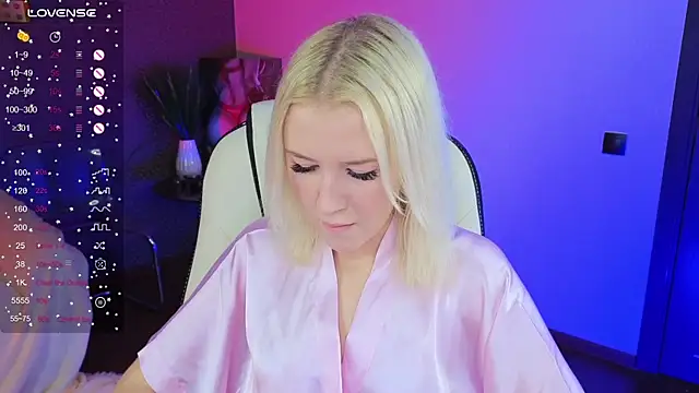 Snapshot of Selenatrend chatting on October 2025 06:36:02 AM Selenatrend online show from October 2025 06:36:02 AM