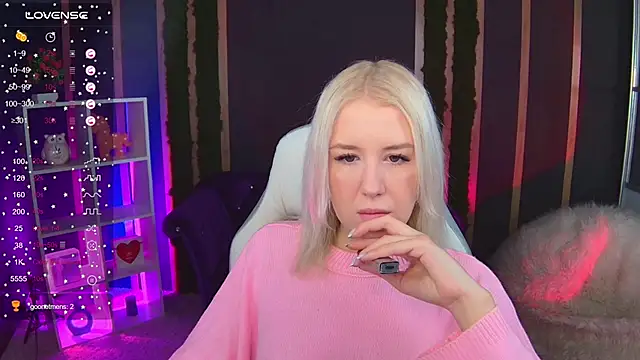 Snapshot of Selenatrend chatting on November 2025 12:23:02 PM Selenatrend online show from November 2025 12:23:02 PM