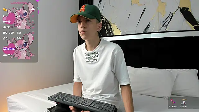 Snapshot of Dei_v_48 chatting on January 2025 07:28:01 PM Dei v 48 online show from January 2025 07:28:01 PM