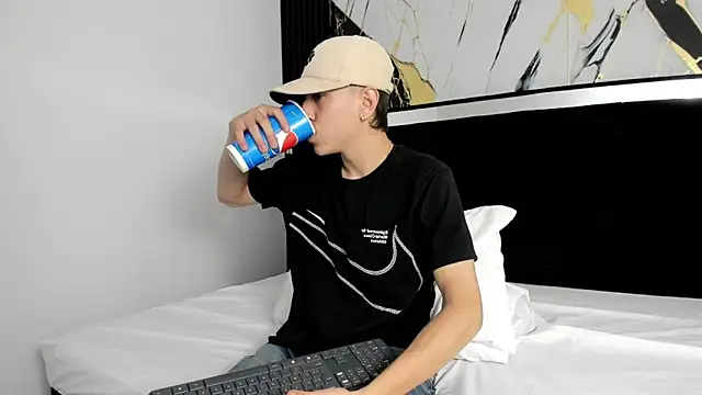 Snapshot of Dei_v_48 chatting on January 2025 01:39:02 AM Dei v 48 online show from January 2025 01:39:02 AM