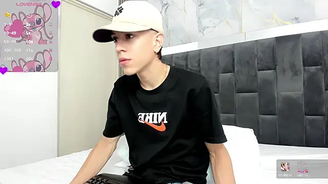 Snapshot of Dei_v_48 chatting on February 2025 07:52:01 PM Dei v 48 online show from February 2025 07:52:01 PM