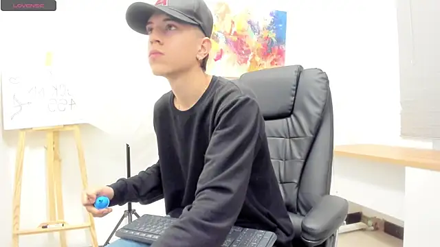 Snapshot of Dei_v_48 chatting on February 2025 08:03:01 PM Dei v 48 online show from February 2025 08:03:01 PM