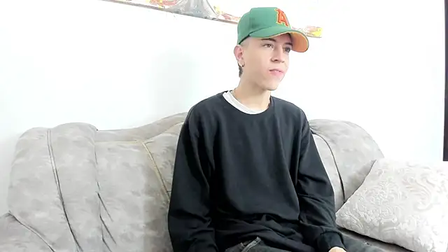 Snapshot of Dei_v_48 chatting on February 2025 07:27:02 PM Dei v 48 online show from February 2025 07:27:02 PM