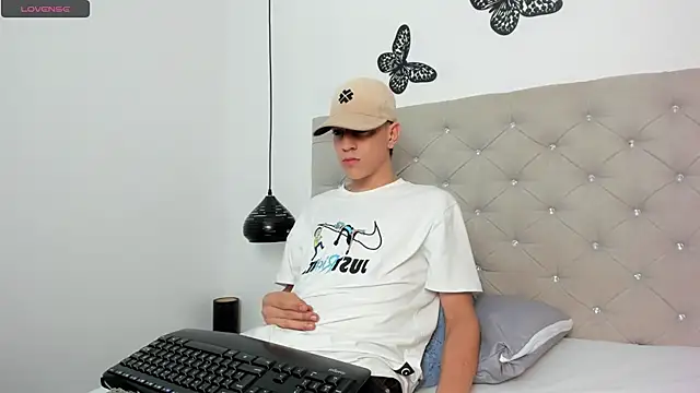 Snapshot of Dei_v_48 chatting on March 2025 05:49:02 AM Dei v 48 online show from March 2025 05:49:02 AM