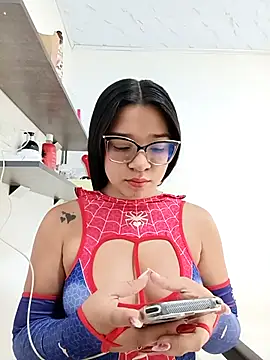 -VICKKY online show from October 2025 01:40:02 PM