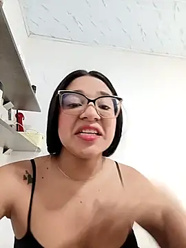 -VICKKY online show from November 2025 02:10:02 PM