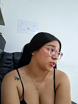 -VICKKY online show from March 2026 02:35:02 PM