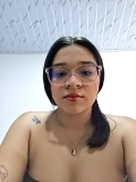-VICKKY online show from April 2026 02:36:01 PM