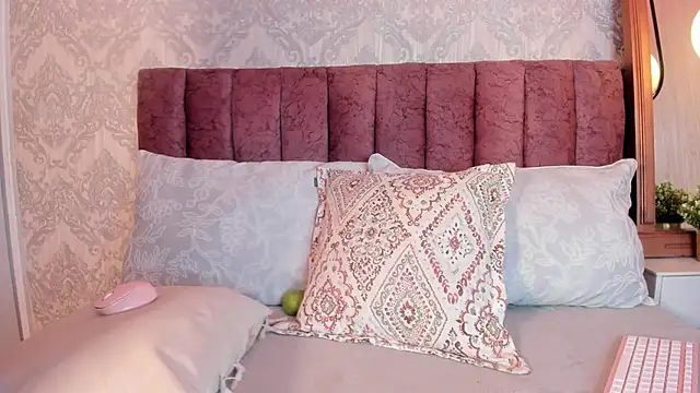 tiffany becker online show from September 2025 12:09:01 PM