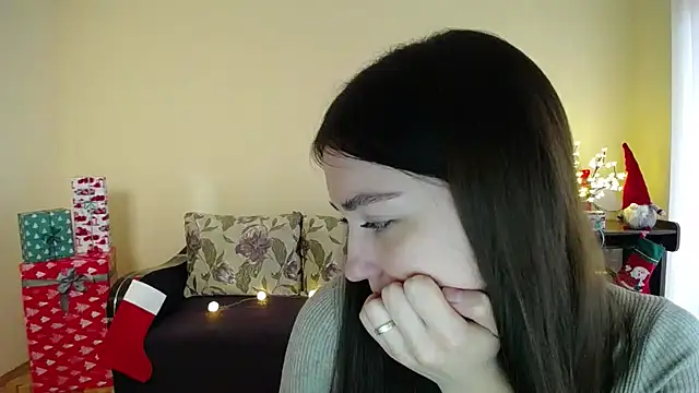 Snapshot of Pretty_shy chatting on December 2024 12:49:02 PM Pretty shy online show from December 2024 12:49:02 PM