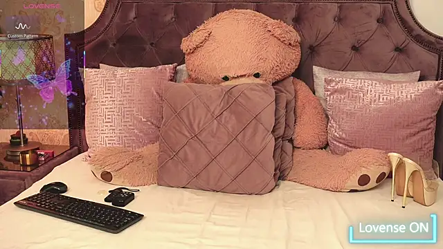 Snapshot of JaneDevine chatting on November 2025 06:23:01 AM JaneDevine online show from November 2025 06:23:01 AM