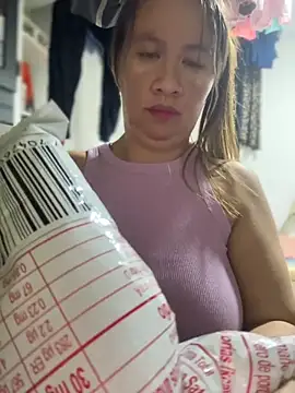 Snapshot of Emiily_lee chatting on October 2025 12:41:02 AM Emiily lee online show from October 2025 12:41:02 AM