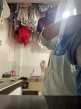 Snapshot of Emiily_lee chatting on November 2025 03:42:02 AM Emiily lee online show from November 2025 03:42:02 AM