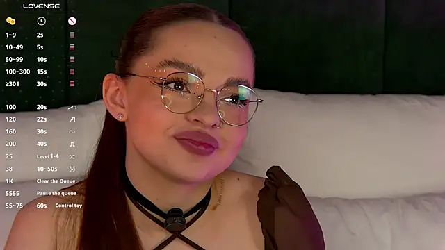 Snapshot of AnaWest chatting on January 2025 11:44:02 AM AnaWest online show from January 2025 11:44:02 AM