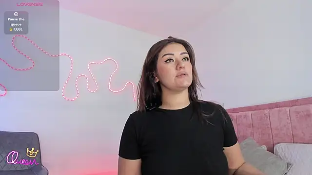 Sofiawilson  online show from April 2026 05:15:02 PM