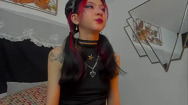 Snapshot of BonnieCute_ chatting on November 2025 11:37:02 PM BonnieCute online show from November 2025 11:37:02 PM