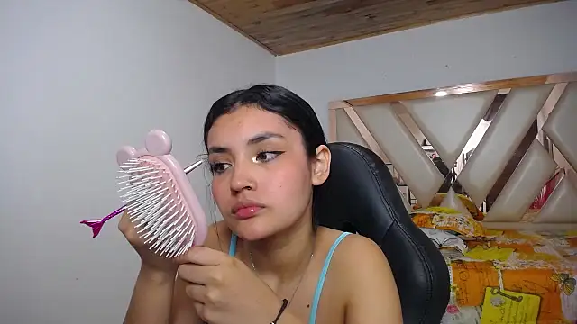 Snapshot of antonella_sweetlittle chatting on December 2024 03:46:01 PM antonella sweetlittle online show from December 2024 03:46:01 PM
