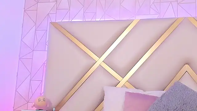 Snapshot of Violettbloss chatting on February 2025 04:29:01 AM Violettbloss online show from February 2025 04:29:01 AM