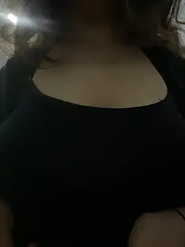 Snapshot of farah-36 chatting on December 2024 02:47:02 AM farah-36 online show from December 2024 02:47:02 AM