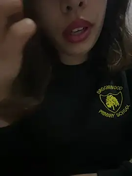 Snapshot of farah-36 chatting on February 2025 12:27:02 AM farah-36 online show from February 2025 12:27:02 AM