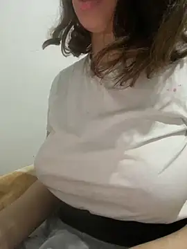 Snapshot of farah-36 chatting on February 2025 03:15:02 AM farah-36 online show from February 2025 03:15:02 AM