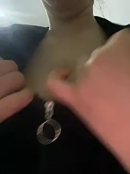 Snapshot of farah-36 chatting on March 2025 01:07:01 AM farah-36 online show from March 2025 01:07:01 AM