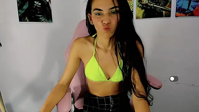 Snapshot of Evelin_shy chatting on November 2025 12:14:02 PM Evelin shy online show from November 2025 12:14:02 PM