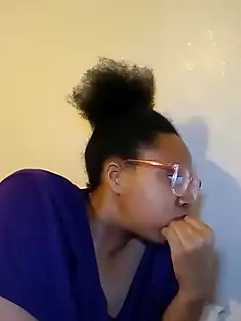 Snapshot of madamsensuale chatting on February 2025 05:05:01 AM madamsensuale online show from February 2025 05:05:01 AM