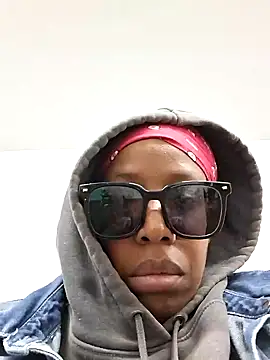 Snapshot of madamsensuale chatting on November 2025 09:59:02 PM madamsensuale online show from November 2025 09:59:02 PM