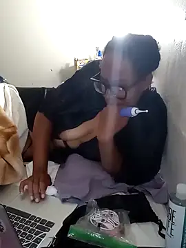 Snapshot of madamsensuale chatting on November 2025 12:44:02 AM madamsensuale online show from November 2025 12:44:02 AM