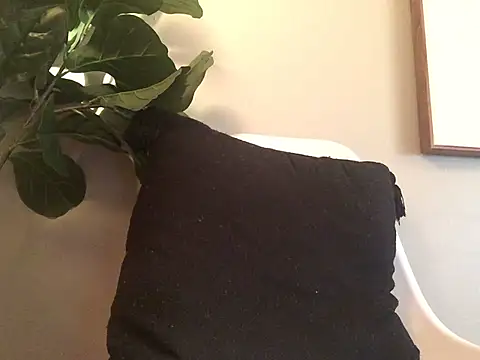 Snapshot of loveofbea chatting on December 2024 08:47:02 PM loveofbea online show from December 2024 08:47:02 PM