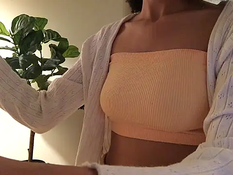 Snapshot of loveofbea chatting on December 2024 10:01:02 PM loveofbea online show from December 2024 10:01:02 PM