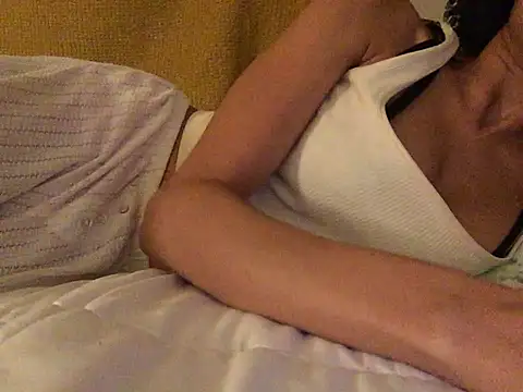 Snapshot of loveofbea chatting on January 2025 12:00:02 AM loveofbea online show from January 2025 12:00:02 AM