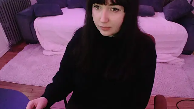 Lynylou online show from December 2024 03:17:01 PM