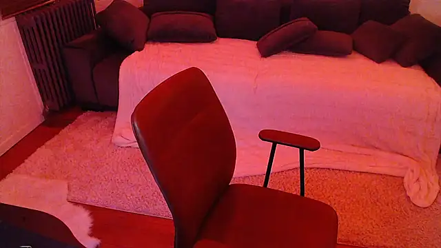 Lynylou online show from December 2024 11:30:01 PM