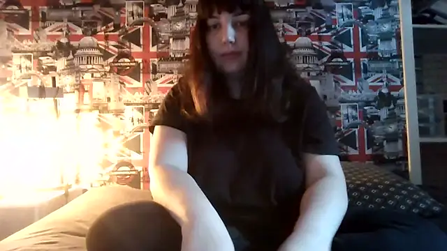 Lynylou online show from September 2025 12:06:01 PM