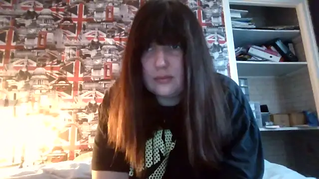 Lynylou online show from September 2025 04:22:02 PM